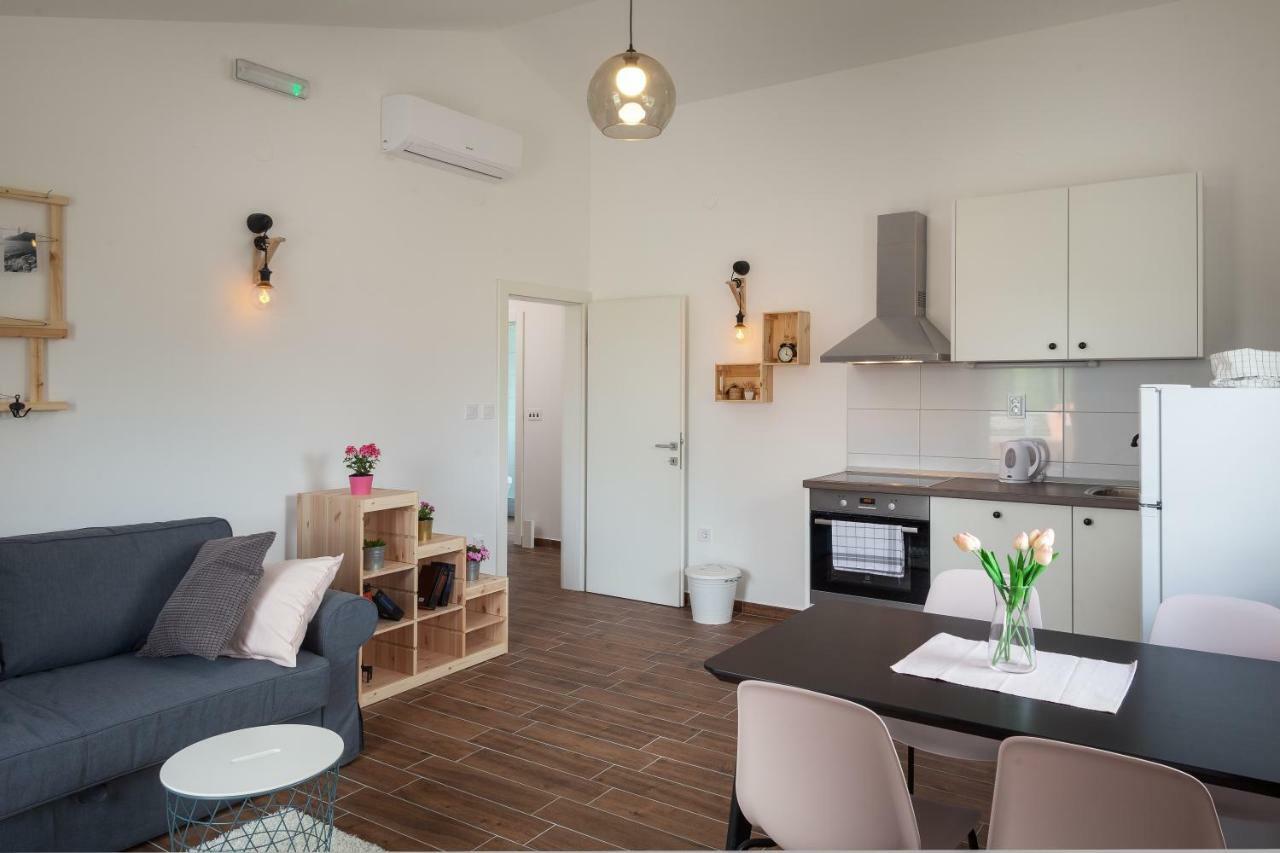 Kvasina Apartments Zadvarje Экстерьер фото